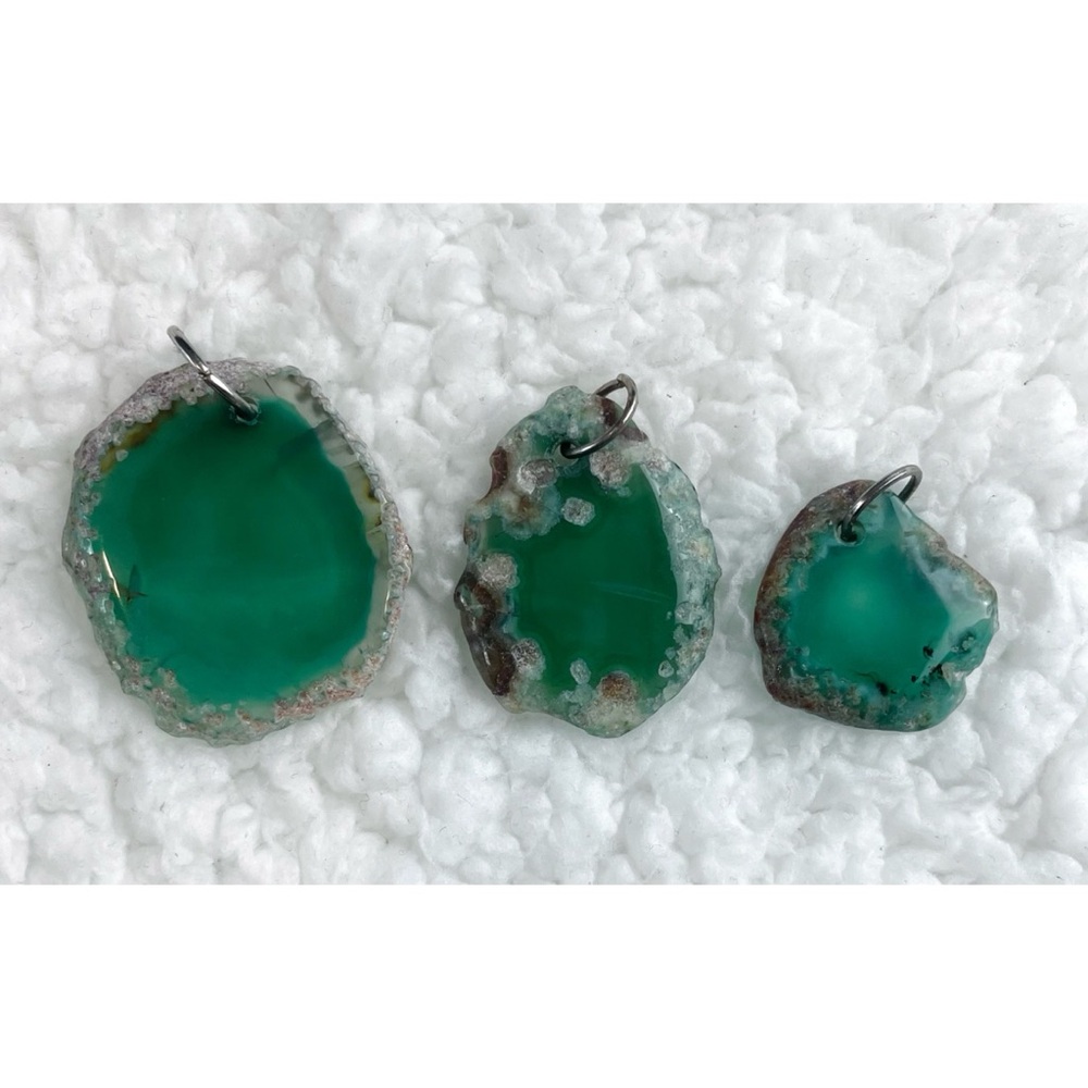 3-Piece Green Agate Slice Pendant Set - Picture 3 of 9